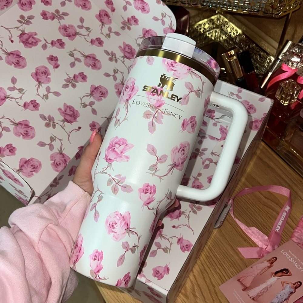 LOVESHACKFANCY x STANLEY Quencher H2.0 Tumbler Ribbon Rosa LIMITED EDITION